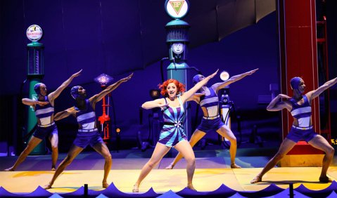 Zapfsäulen am Strand: Rezniceks „Benzin“ am Theater Chemnitz. Foto: Dieter Wuschanski