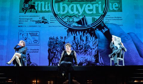 Anspielungsreich bebildert: Leonard Bernsteins „Candide“ am Theater Regensburg. Foto: Tom Neumeier