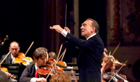 Unaufgeregt und souverän: Claudio Abbado und das Orchestra Mozart Bologna. Foto: Marco Caselli