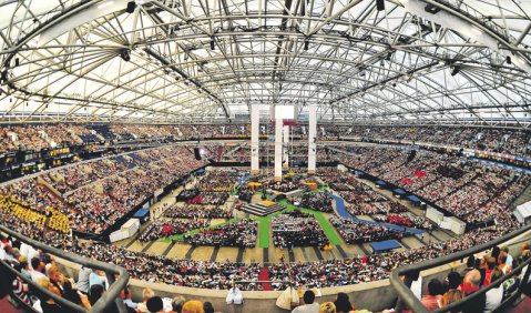 „!Sing – Day of Song“: die Veltins-Arena Gelsenkirchen vor dem großen Kollektiv-Event am 5. Juni 2010. Foto: RUHR.2010/Manfred Vollmer