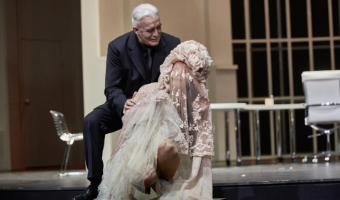 ﻿Enzo Capuano (Don Pasquale), Ana Durlovski (Norina). Foto: Martin Sigmund