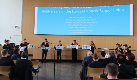Aufführung der «EMU Rhapsody» im Stuttgarter Rathaus zum 50. Jubiläum der Europäischen Musikschul-Union. Foto: C. Wanner