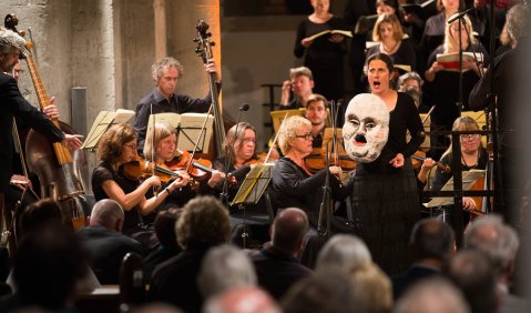 Veronika Winter (Witwe/Engel); Rheinische Kantorei, das Kleine Konzert, Hermann Max. Foto: Martin Roos