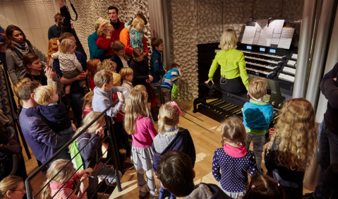 Familientag in der Elbphilharmonie. Iveta Apkalna stellt die Orgel vor. Foto: Claudia Höhne