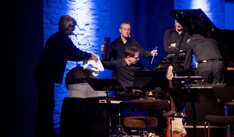Das renommierte Neue-Musik-Ensemble Ascolta während eines Konzerts im Schlosstheater Rheinsberg 2019. Foto: Uwe Hauth
