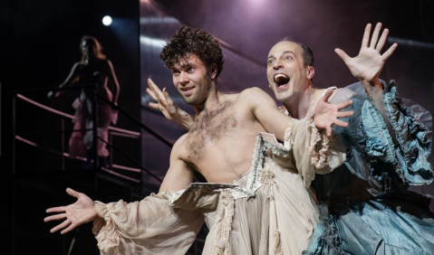 The Fairy Queen: Johann Jürgens (Demetrius), Mark Milhofer (Queen of Secresie). Foto: Julian Röder, Staatsoper Stuttgart
