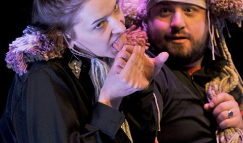Annemarie Wolf (Mephisto) und Caspar Krieger (Gretchen) in der Szene „Dom“. Foto: Christine Rudolf