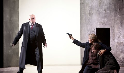 Falk Struckmann (Don Pizarro), Camilla Nylund (Leonore) und Andreas Schager (Florestan). Foto: Bernd Uhlig