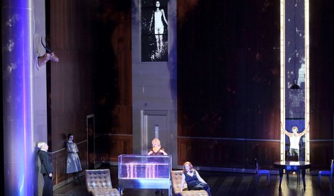 Strauss‘sche Sopranseligkeit: Deborah Polaski, Elena Pankratova und Adrianne Pieczonka in der Münchner „Frau ohne Schatten“. Foto: Wilfried Hösl