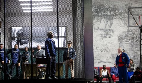 From the House of the Dead_Alexander Vassiliev (Prison Governor), Sir Willard White (Alexandr Petrovič Gorjančikov), Alejandro Fonte (Guard), Graham Clark (Elderly Prisoner) Foto: © B. Uhlig