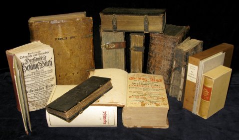 Teile der Gesangbuch-Sammlung Martin Petzoldt. Foto: Hochschularchiv | Thüringisches Landesmusikarchiv