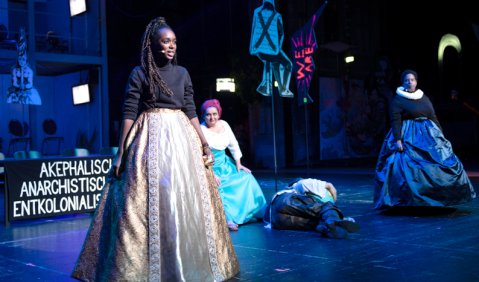 Karmela Shako, KS Romelia Lichtenstein, Matthias Koziorowski und Rosina Kaleab in L’Africaine II an der Oper Halle. Foto: Theater, Oper und Orchester GmbH Halle / Falk Wenzel 