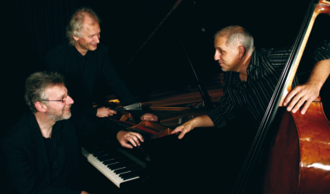 Das Helmut Lörscher Trio eröffnet den 13. Bundeswettbewerb Schulpraktisches Klavierspiel. Foto: Carina Ulmann