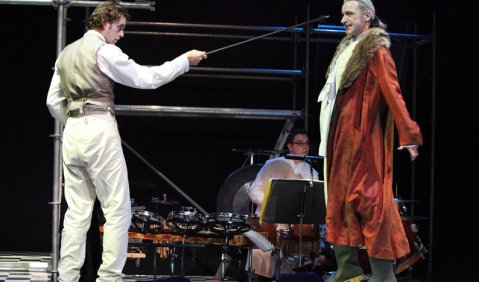 Stephan Ullrich und Gavin Taylor im Henzes „Idiot“ am Prinz Regent Theater Bochum. Foto: Ursula Kaufmann