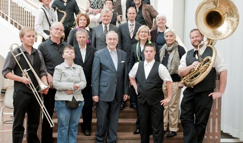Preisträger mit Repräsentanten von Stadt, TU und Stiftung im Bürgersaal des Dortmunder Rathauses. Foto: Miriam-Stiftung