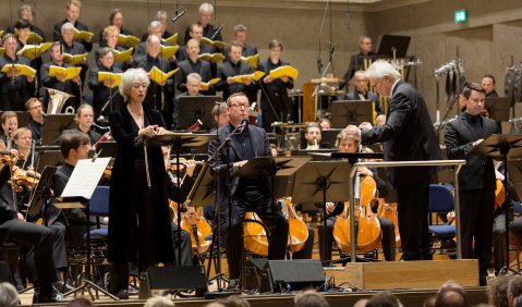 Peter Eötvös mit dem Symphonieorchester des BR. Foto: Astrid Ackermann