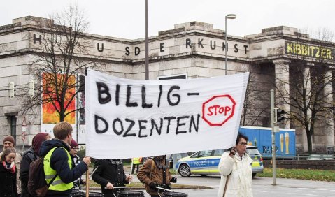 Was kostet die Kunst? Bayerische Lehrbeauftragte demonstrierten in München. Foto: Juan Martin Koch