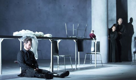 Daniel Moon als Macbeth in der Oldenburger Verdi-Produktion. Foto: Stephan Walzl
