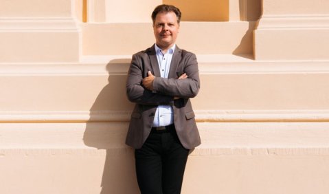 Mark Rohde, Chef der Staatskapelle Schwerin, verlängert Vertrag. Foto: Staatstheater Schwerin