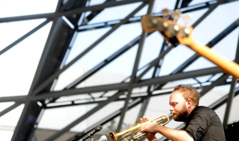 Elegant, fast majestätisch: Mathias Eick beim BMW Welt Jazz Award. Foto: Ssirus W. Pakzad