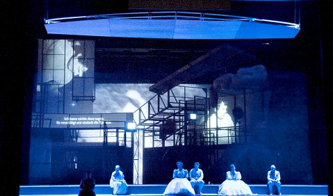 Sechs Personen suchen eine Oper: Jens Joneleits „Metanoia“ an der Berliner Staatsoper im Schillertheater. Foto: Monika Rittershaus