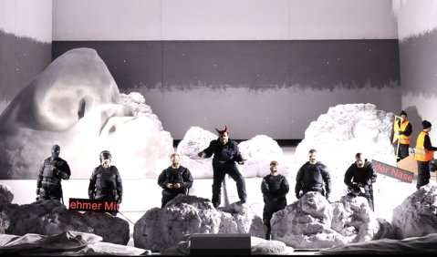 Schostakowitschs Die Nase an der Bayerischen Staatsoper. Foto: Wilfried Hösl