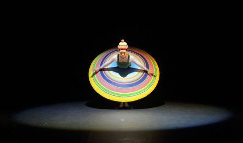 Das Triadische Ballett / Le Sacre du printemps. Choreographie: Oskar Schlemmer / Gerhard Bohner / Mary Wigman, Musik: Hans Joachim Hespos / Igor Strawinsky. Musikalische Leitung: Myron Romanul (Le Sacre du printemps). Foto: © Wilfried Hösl