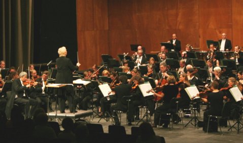 Das Philharmonische Staatsorchester Mainz unter Catherine Rückwardt. Foto: Bettina Müller