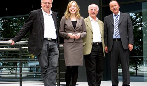 Das Dresdner Rektoratskollegium: Prof. Ekkehard Klemm, Prof. Elisabeth Holmer, Prof. Andreas Baumann und Peter Neuner (v.l.n.r.). Foto: Hochschule