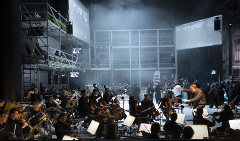 Christopher Sprenger, Staatskapelle Halle, Chor und Extrachor der Oper Halle, Statisterie der Oper Halle. Foto: © Theater, Oper und Orchester GmbH Halle, Foto: Falk Wenzel