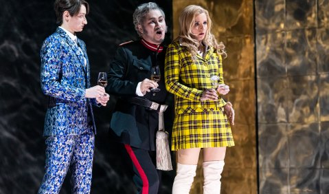 „Rosenkavalier“ in Halle: Yulia Sokolik, Ki-Hyun Park und Franziska Krötenheerdt. Foto: Anna Kolata