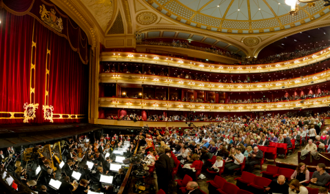 Der Saal des Royal Opera House in London. Foto: ROH, Sim Canetty-Clarke