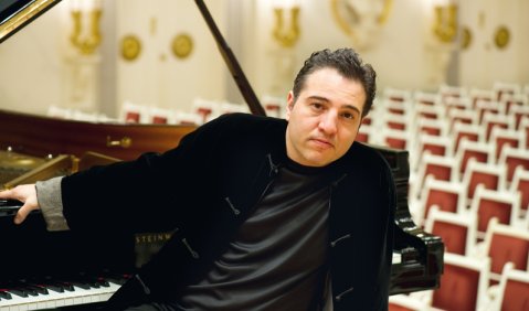 Fazil Say im Großen Saal des Konzerthauses Berlin. Foto: Christian Nielinger