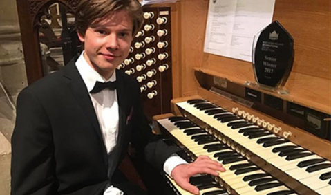 Sebastian Heindl gewinnt weltweit höchstdotierten Orgelwettbewerb. Foto: privat, HMT Leipzig