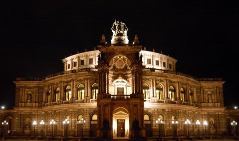 Semperoper mit 13 Premieren - weiter Engagement gegen Pegida. Foto: Mathias Creutziger