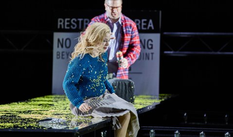 Eleonore Marguerre und Tadeusz Szlenkier in der Nürnberger „Manon“-Produktion. Foto: Ludwig Olah