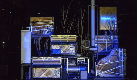 Auf Stahlschienen rollt der Klangapparat: „Stifters Dinge“ bei der Ruhrtriennale. Foto: Wonge Bergmann für die Ruhrtriennale