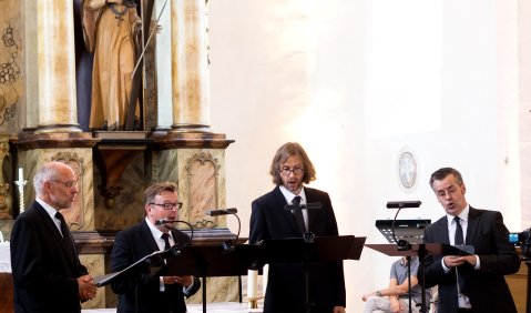 Abschied vom Adlersberg: das Ensemble Stimmwerck mit Gerhard Hölzle, Fnaz Vitzthum, Marcus Schmidl und Klaus Wenk. Foto: Juan Martin Koch