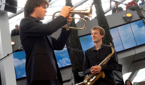 Unaufgeregter Streifzug durch die Jazzgeschichte: Magnus Schriefl und Malte Dürrschnabel von Subtone. Foto: Ssirus W. Pakzad