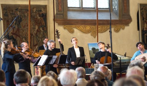 Sensationeller Auftritt: Lea Desandre und das Ensemble Jupiter im Regensburger Reichssaal. Foto: Juan Martin Koch