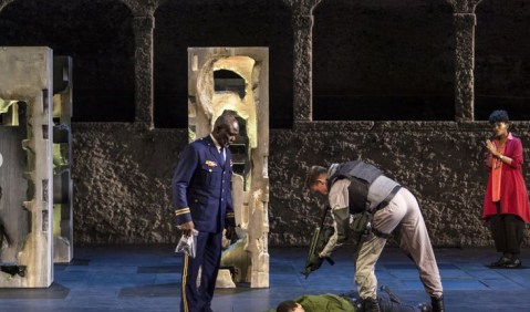 Golda Schultz (Vitellia), Marianne Crebassa (Sesto), Willard White (Publio) in " La clemenza di Tito", Salzburger Festspiele 2017. Foto: Salzburger Festspiele / Ruth Walz