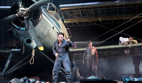 Šiškovs Erzählung als Kulminationspunkt: Antonio Yang in Leoš Janáčeks „Aus einem Totenhaus“ am Staatstheater Nürnberg. Foto: Ludwig Olah