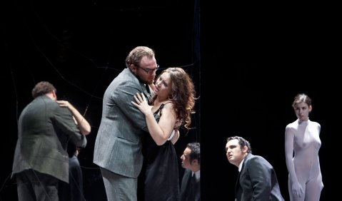 Simone Piazzola (Giorgio Germont), Sonya Yoncheva (Violetta Valéry) und Abdellah Lasri (Alfredo Germont). Foto: © Bernd Uhlig