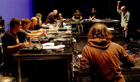 Kollektive Improvisationen: The International Turntable Orchestra. Foto: Stefan Pieper