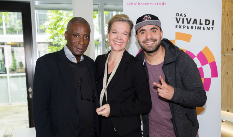 Rapper MoTrip, WDR-Hörfunkdirektorin Valerie Weber und Wayne Marshall (r). Foto: WDR/Annika Fußwinkel