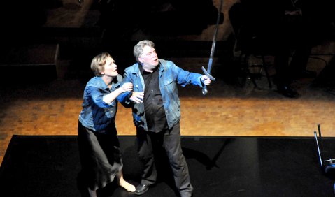 Wagner halbszenisch: Angela Denoke und Stig Anderson im ersten „Walküren“-Akt. Foto: Anja Seipt