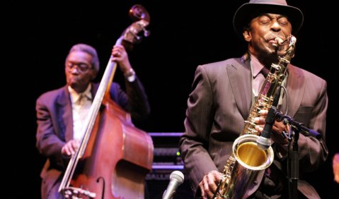 Archie Shepp (vorne) und Wayne Dockery beim Jazzfest Berlin. Foto: Ralf Dombrowski
