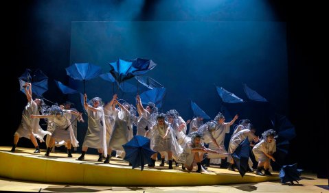 Der Opernchor macht Wind. Foto: Wil van Iersel