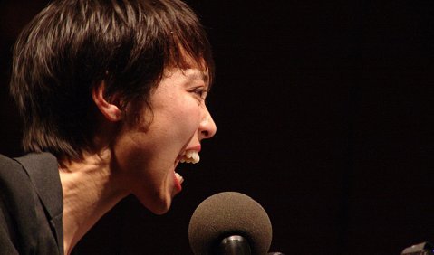 Noch tönt es neu in Witten: Nicola Gründel beim Eröffnungskonzert des Festivals 2012. Foto: Stefan Pieper