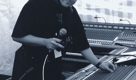 Der Sounddesigner und Toningenieur Norbert Ommer